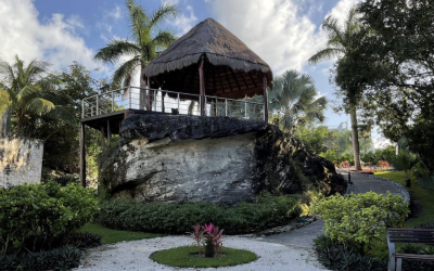 #106 Puerto Morelos - Regatta 3 BD 4 BA Condo - community green area and palapa