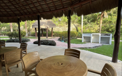 #106 Puerto Morelos - Regatta 3 BD 4 BA Condo - covered outdoor dining area for the community