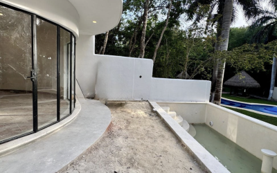 #106 Puerto Morelos - Regatta 3 BD 4 BA Condo with lounge and pool area in the back yard