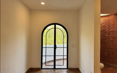 #106 Puerto Morelos - Regatta 3 BD 4 BA Condo with unique exposed brick bathroom and nearby access to the balcony