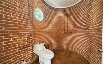 #106 Puerto Morelos - Regatta 3 BD 4 BA Condo with unique exposed brick curved bathroom